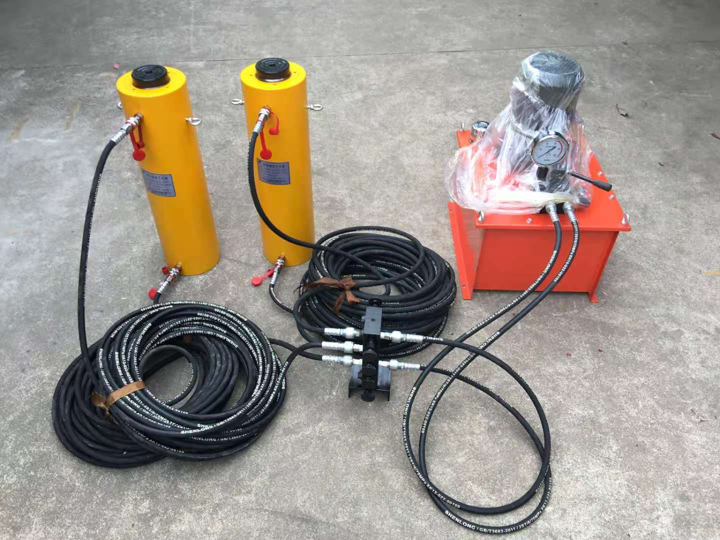 厂家供应100吨双作用千斤顶电动同步液压千斤顶大吨位液压千斤顶