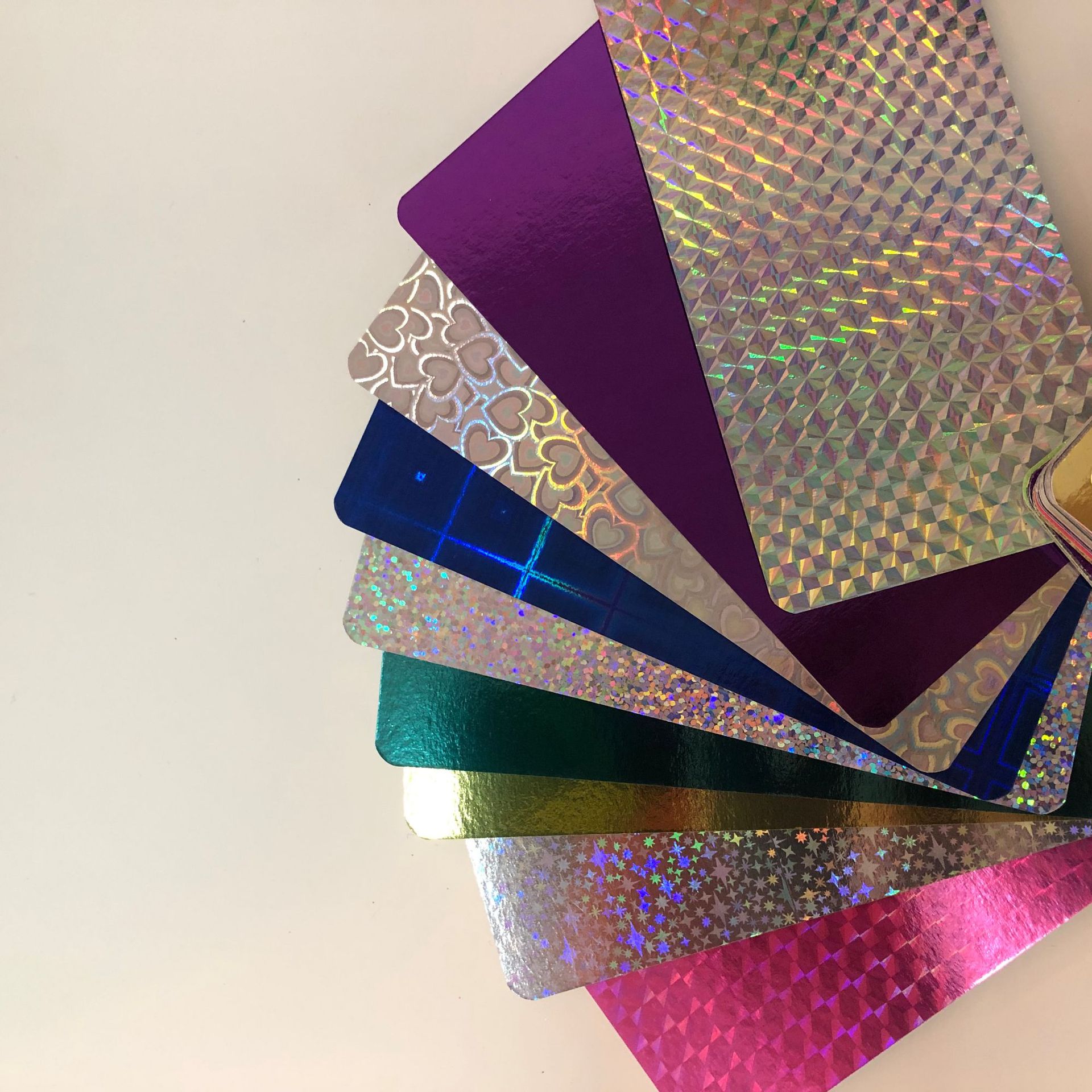 金银卡纸工厂货源素面镭射纸铝箔纸金银铜版纸复合加工各类纸