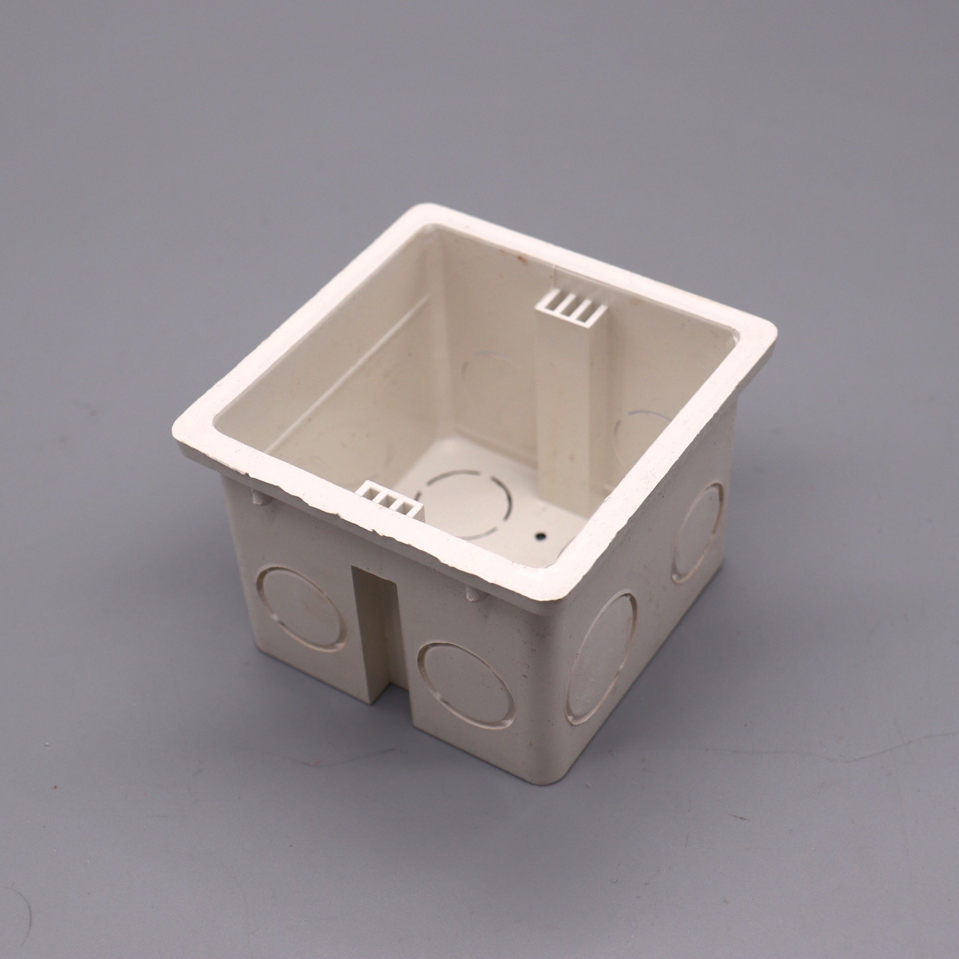 白色阻燃工程86型墙壁开关插座通用pvc86暗盒 底盒 接线盒 86线盒