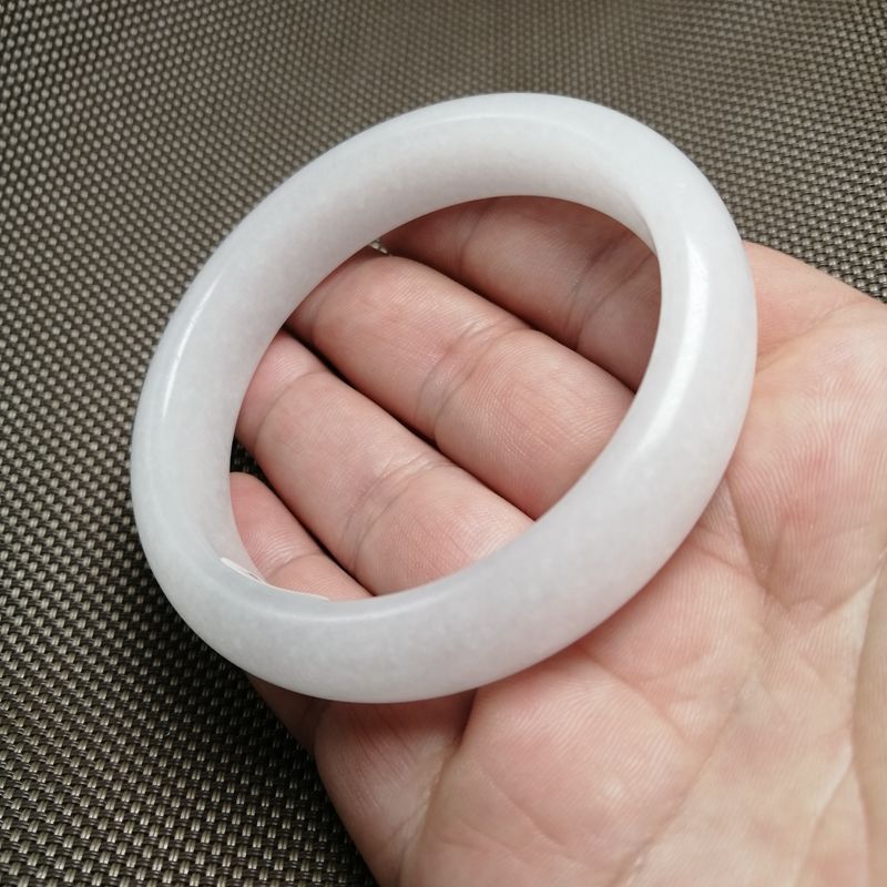 天然汉白玉女款玉镯碳酸盐质玉女士白玉手镯子老年玉器会销礼品