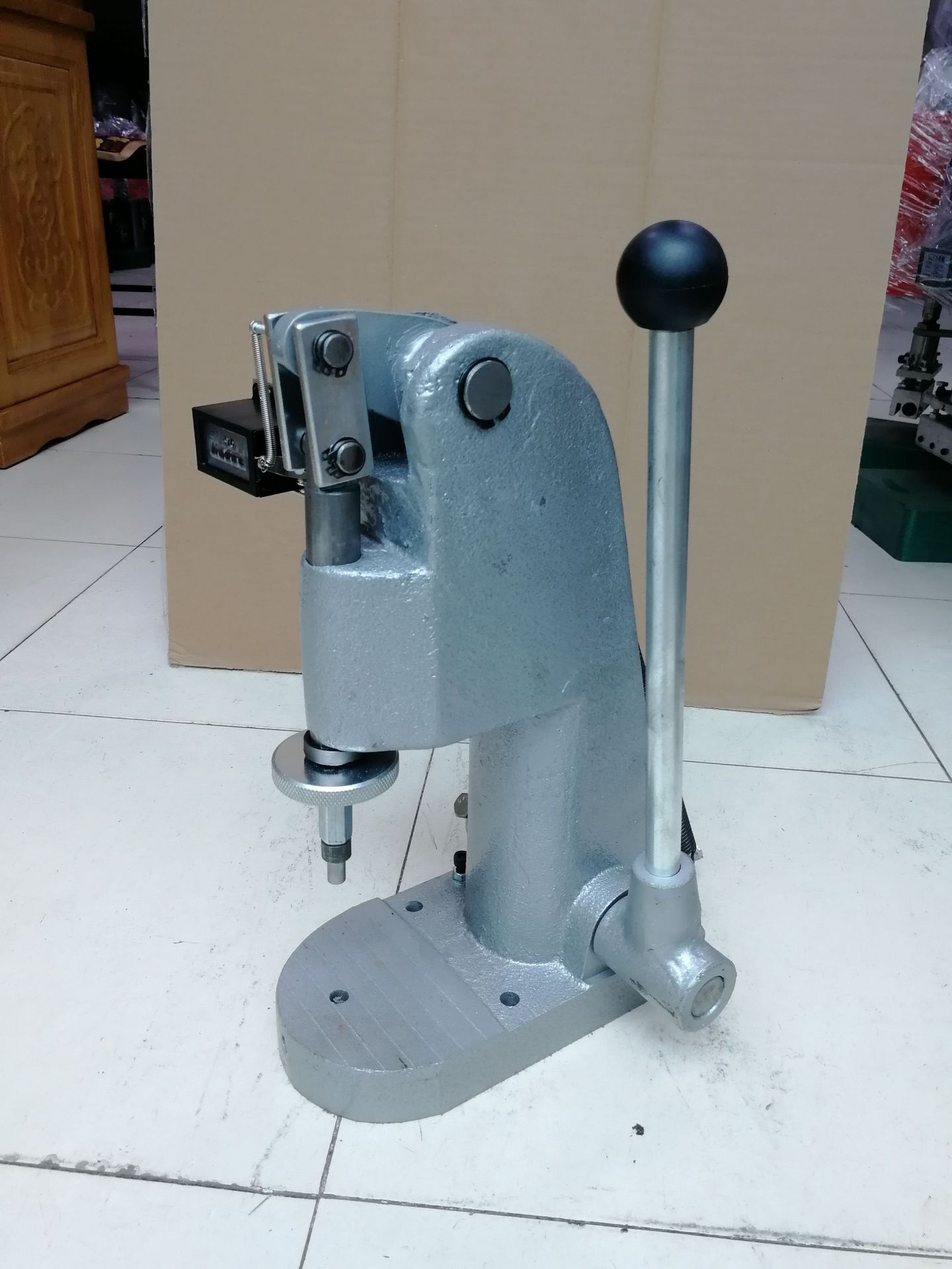 包钮厂专业包钮机,高精度包皮带扣,包扣机,包纽机,设备