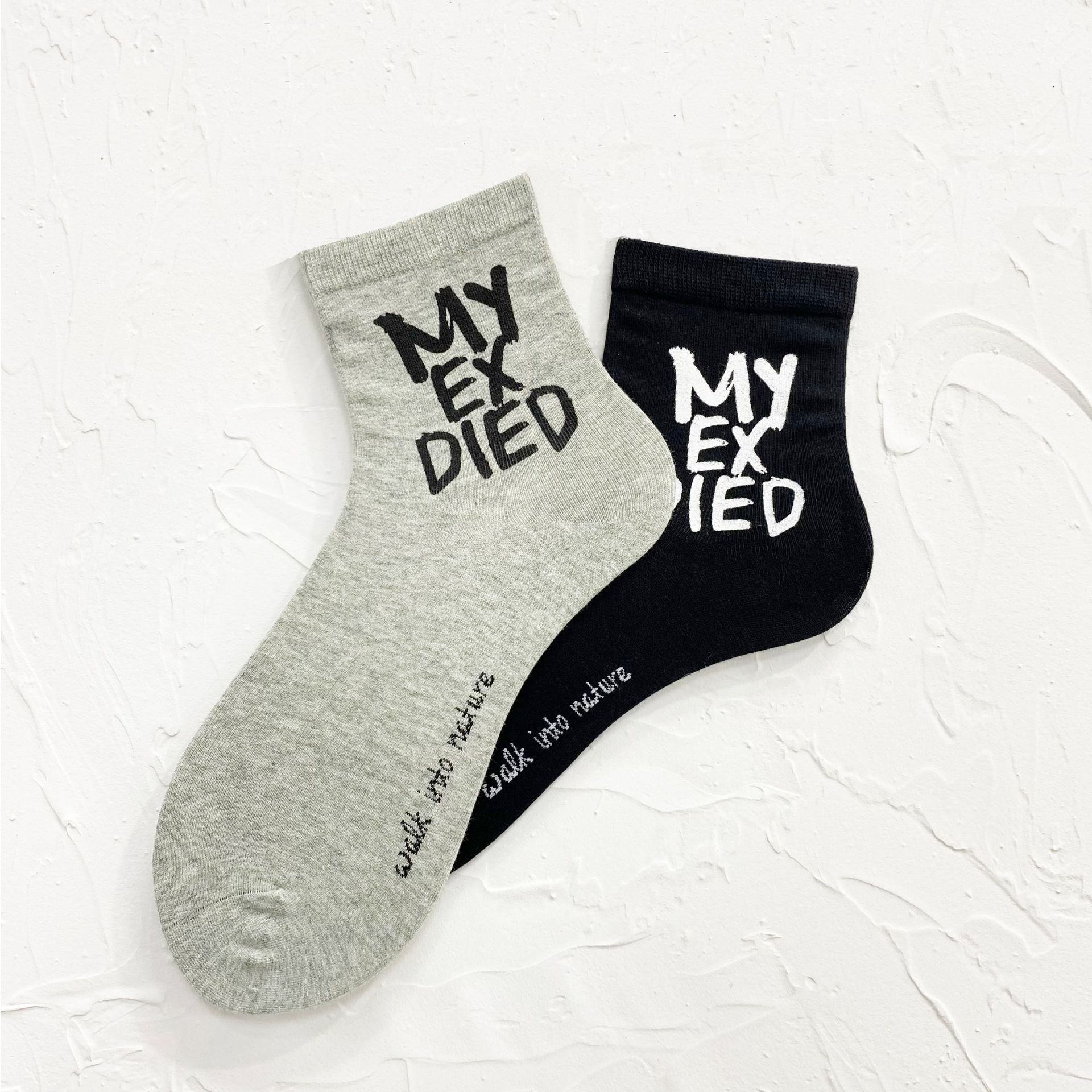 袜子男纯色秋冬厚中筒袜学生运动棉袜烫印潮流风字母款男女情侣袜