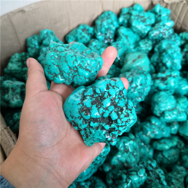 天然菱镁矿绿松石随形吊坠毛料男女款原石项坠水滴手把件摆件