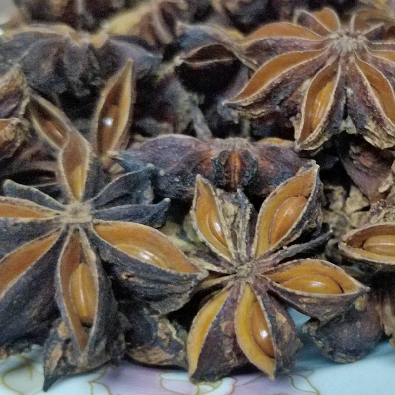 八角,又名"茴香","大茴香",北方人称之为"大料".