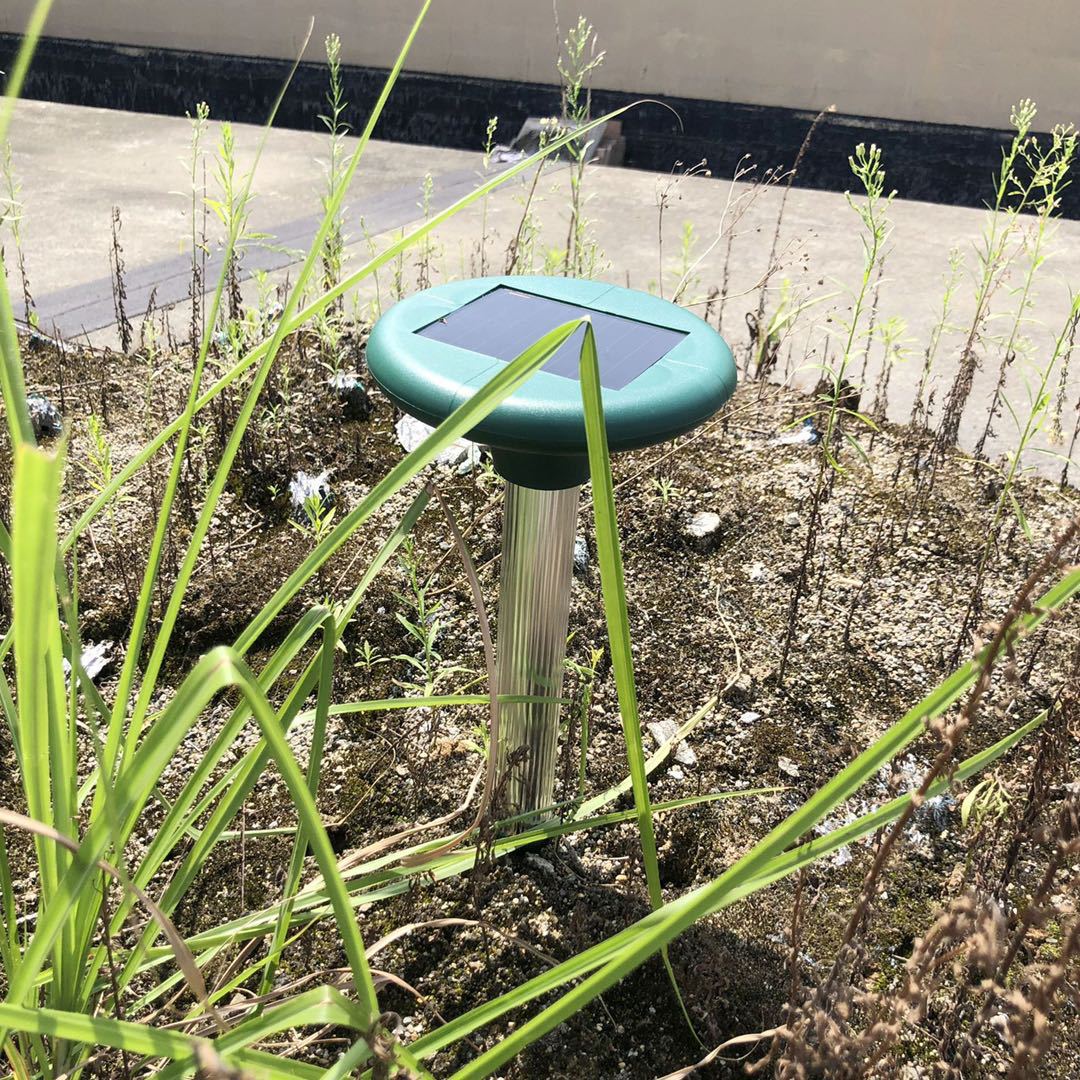 跨境新款户外花园院子太阳能动物驱赶器超声波驱鼠器驱虫器驱蛇器