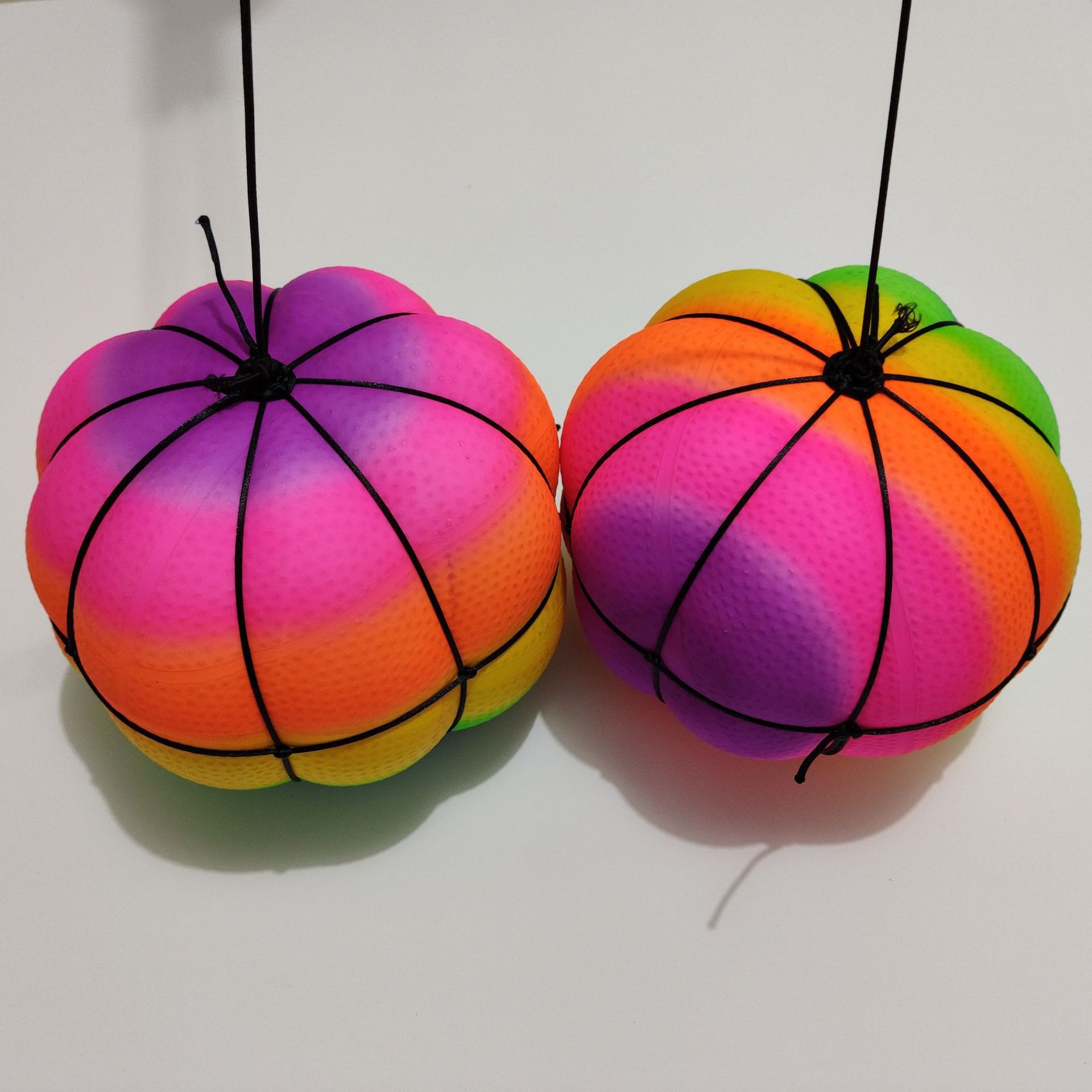 厂家批发彩虹南瓜球发光甩甩球儿童健身甩球充气玩具地摊夜市热卖