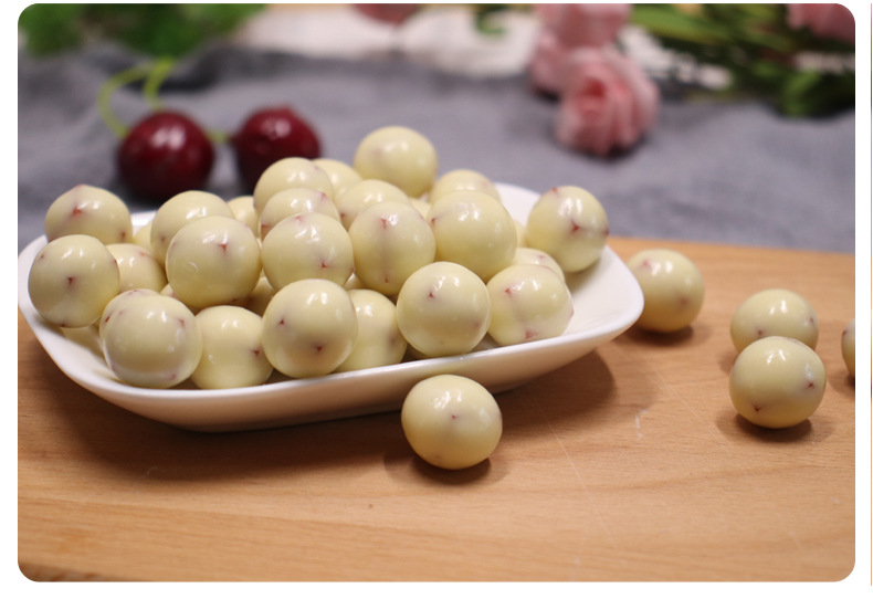 厂家直供货源网红酸奶山楂球同款黑白巧克力山楂球散装休闲零食