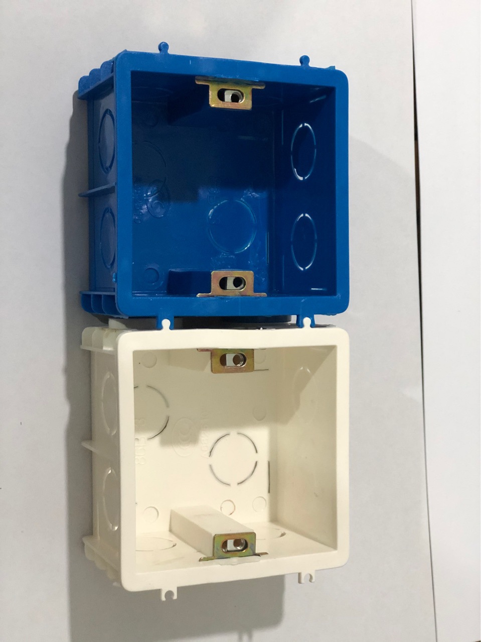 86型对接接线盒暗装底盒绝缘阻燃接线盒