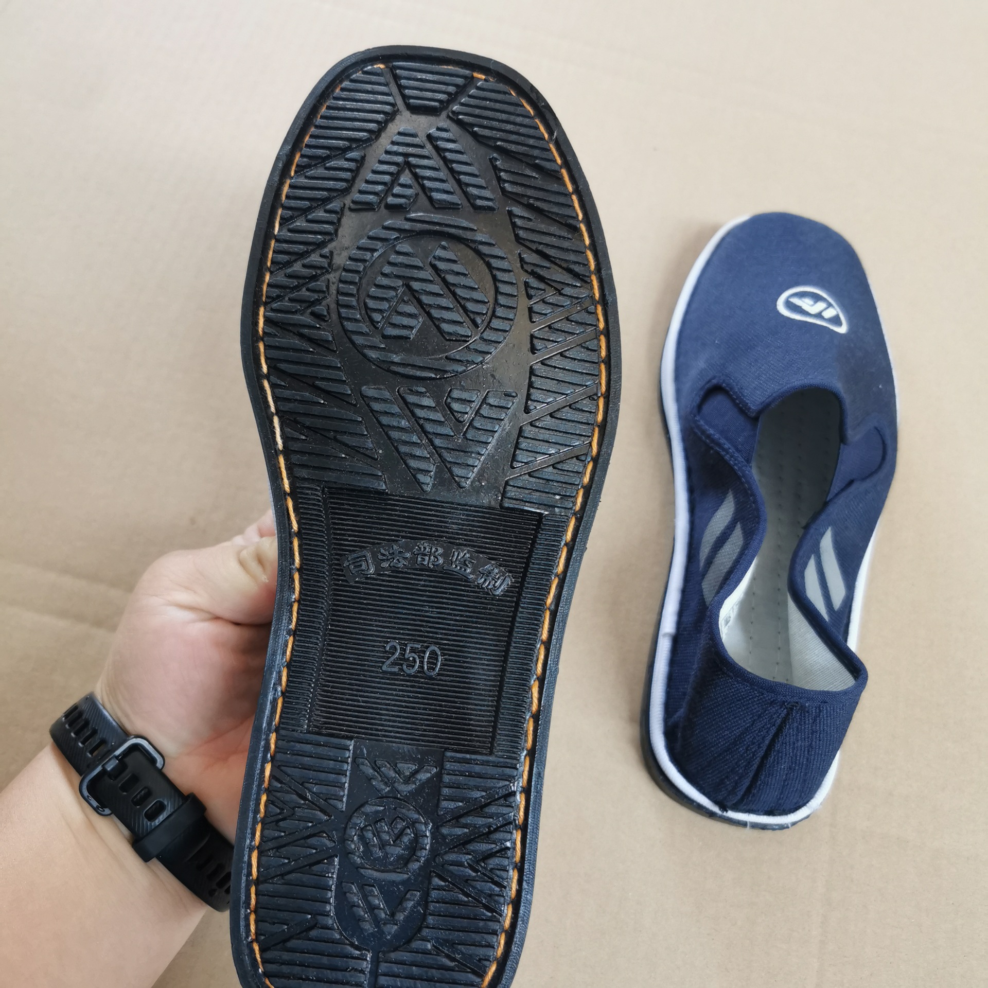 一脚蹬低帮松紧囚鞋反光标志男女囚鞋橡胶底黑布鞋新生球鞋