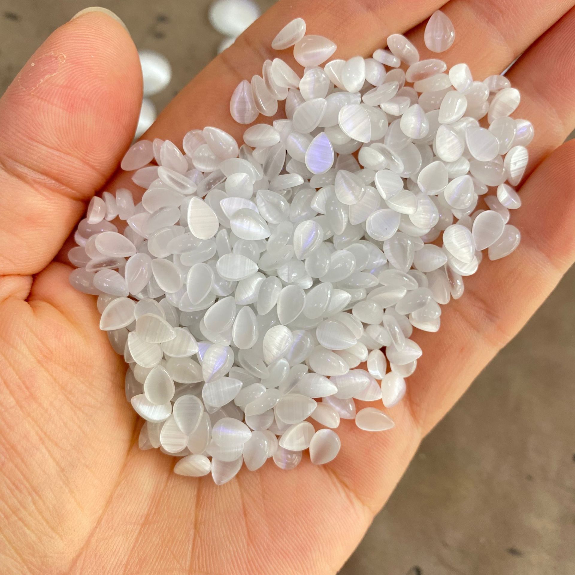 品质猫眼石白色平底弧面水滴5*7梨形戒面韩款银饰项链耳环配件