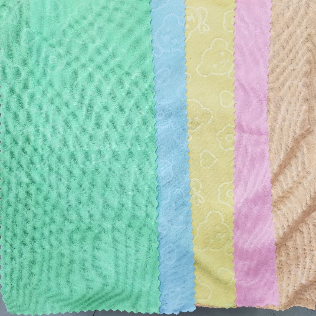 一元彩色毛巾 规格30*60 云南昆明一元两元店地摊货源