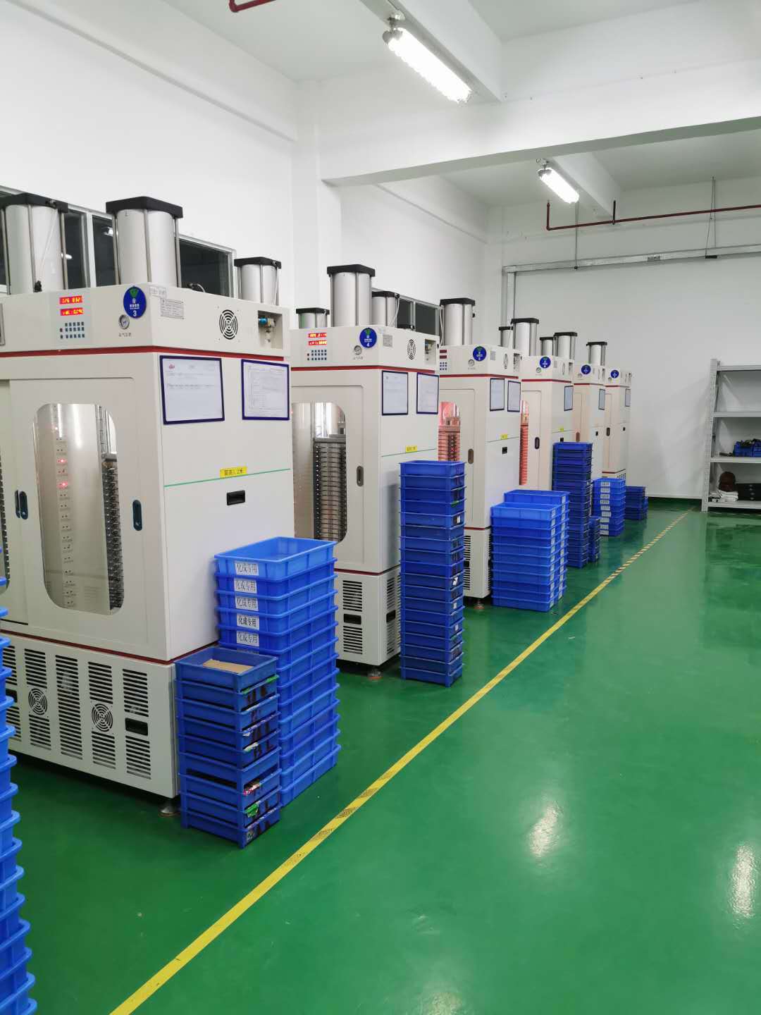 目前公司日产能已达10万只/天,并拥有完整的现代化锂电制作设备及成熟