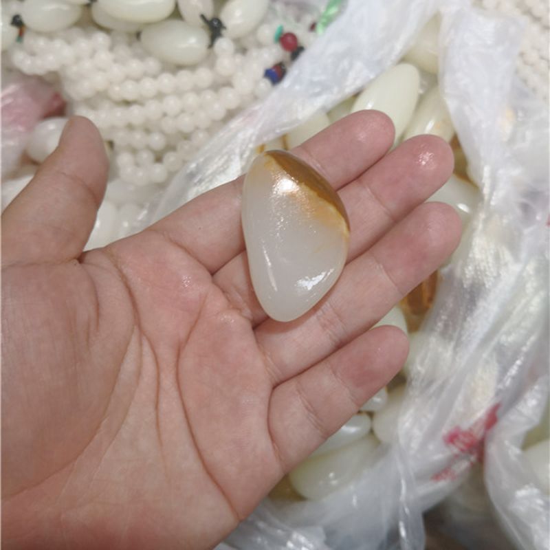 天然阿富汗随型吊坠和田玉籽料带原皮玉石原料色泽圆润吊坠