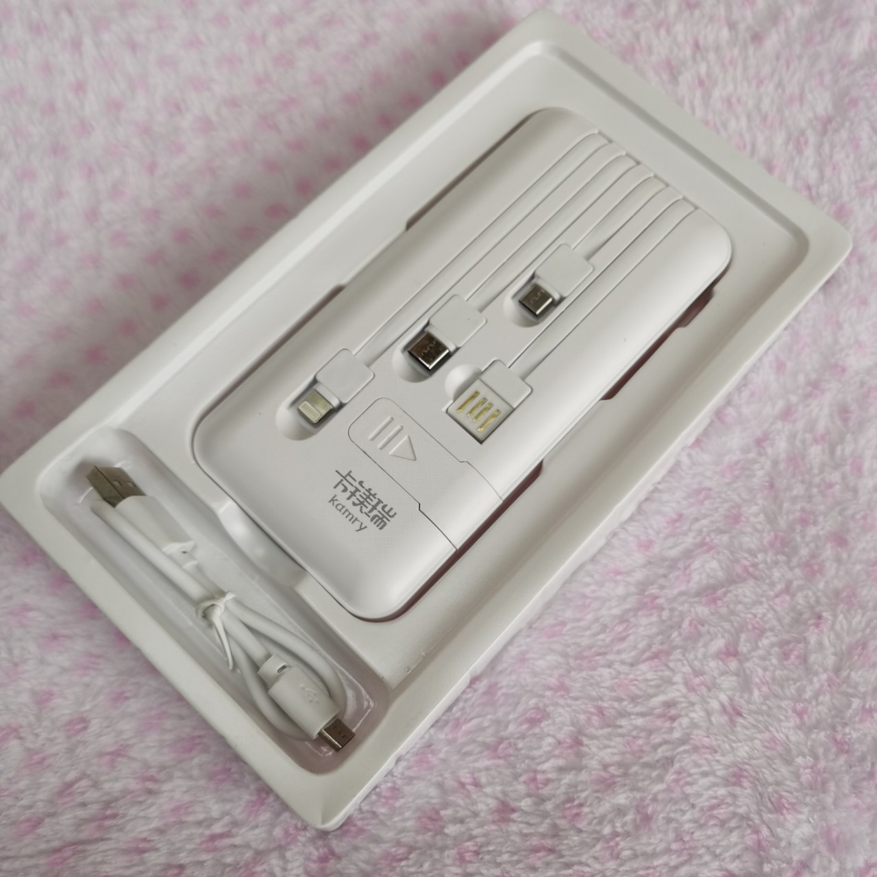 卡镁瑞k199足10000毫安自带4线 带手机支架移动电源充电宝网红款