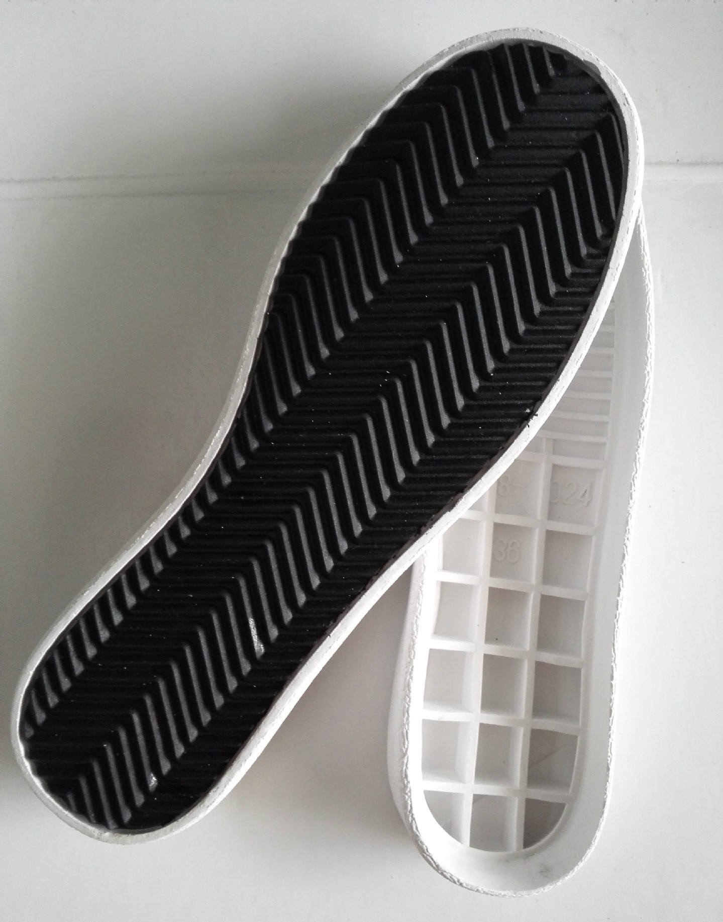 小脏鞋鞋底明星同款休闲鞋底双色情侣款橡胶休闲鞋底厂家直销