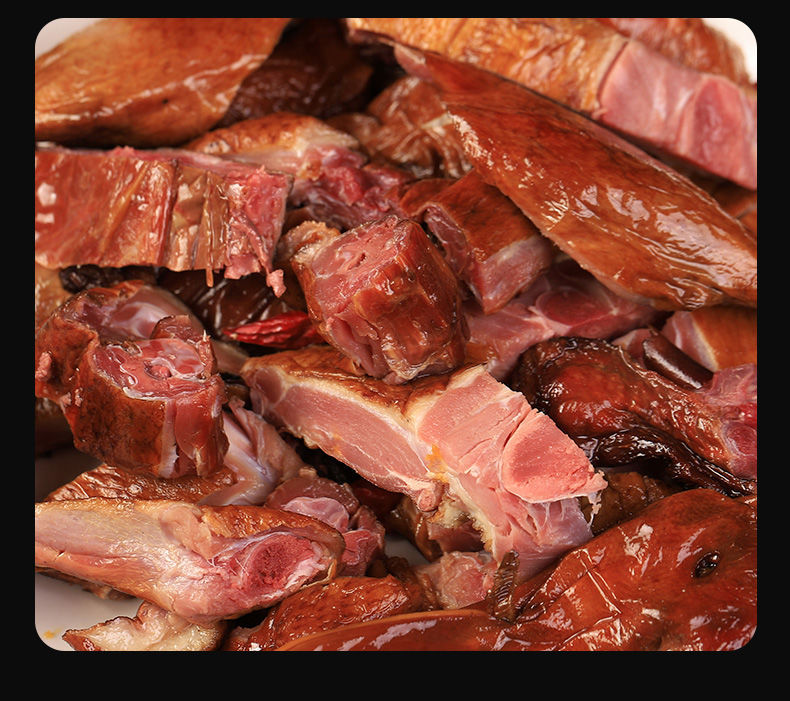 烟熏腊鸭现货批发湖南特产腊味批发板鸭农家自制柴火烟熏整只腊鸭