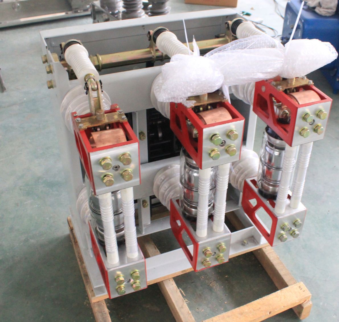 高压真空断路器zn28-12/1250-25 一体式