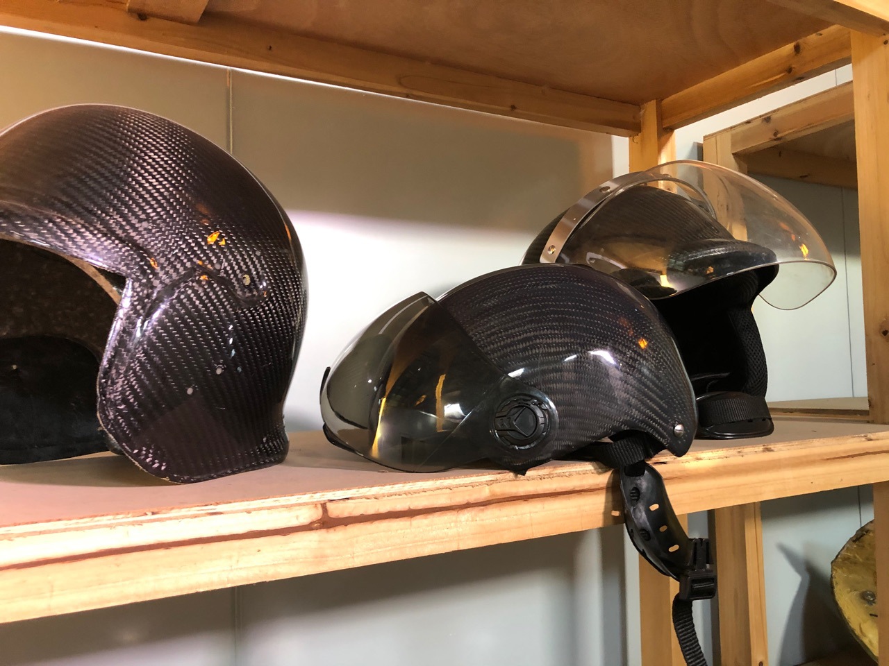 头盔分为:全盔(full face),越野头盔(off-road/),3/4头盔(open face