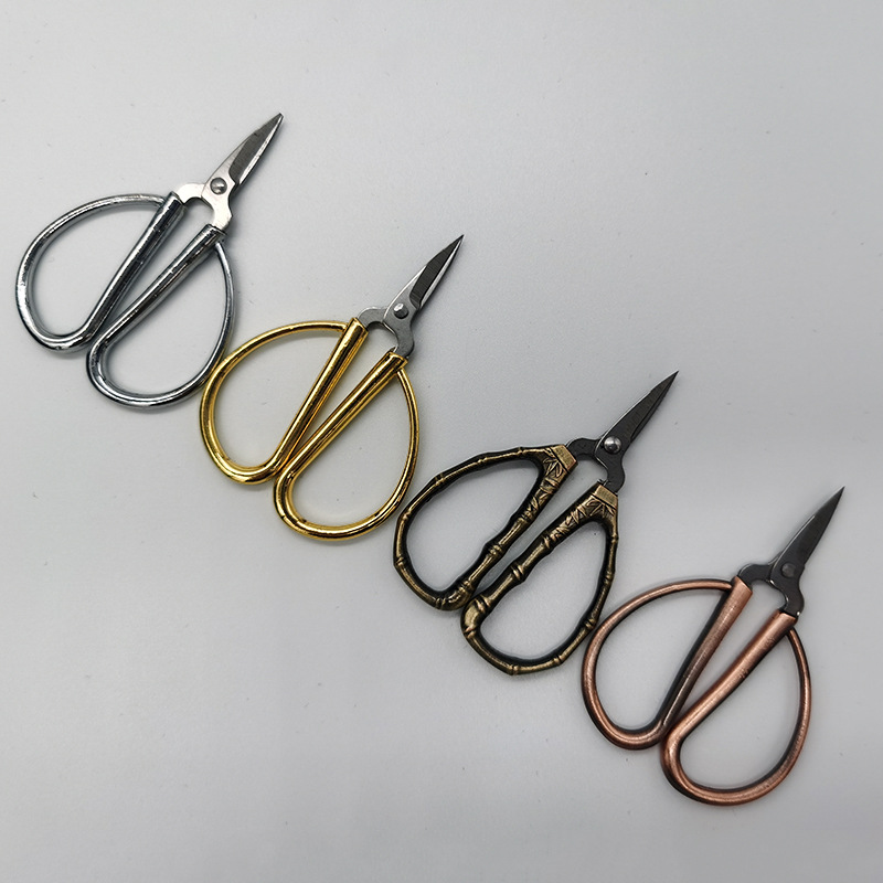 Pocket Mini Small Scissors Loose Thread Cutting Floral Scissors Embroidery Scissors Portable Small Scissors Iron Box Wholesale