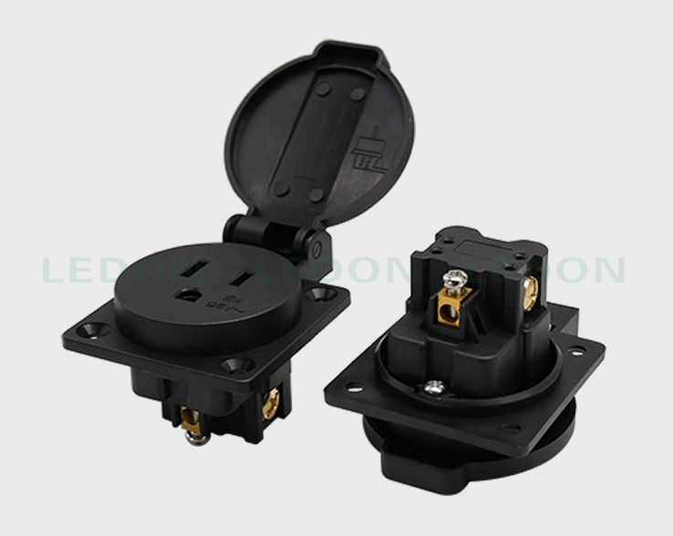 ul美式电源插座 带盖标准防水插座 美标三极电源插座