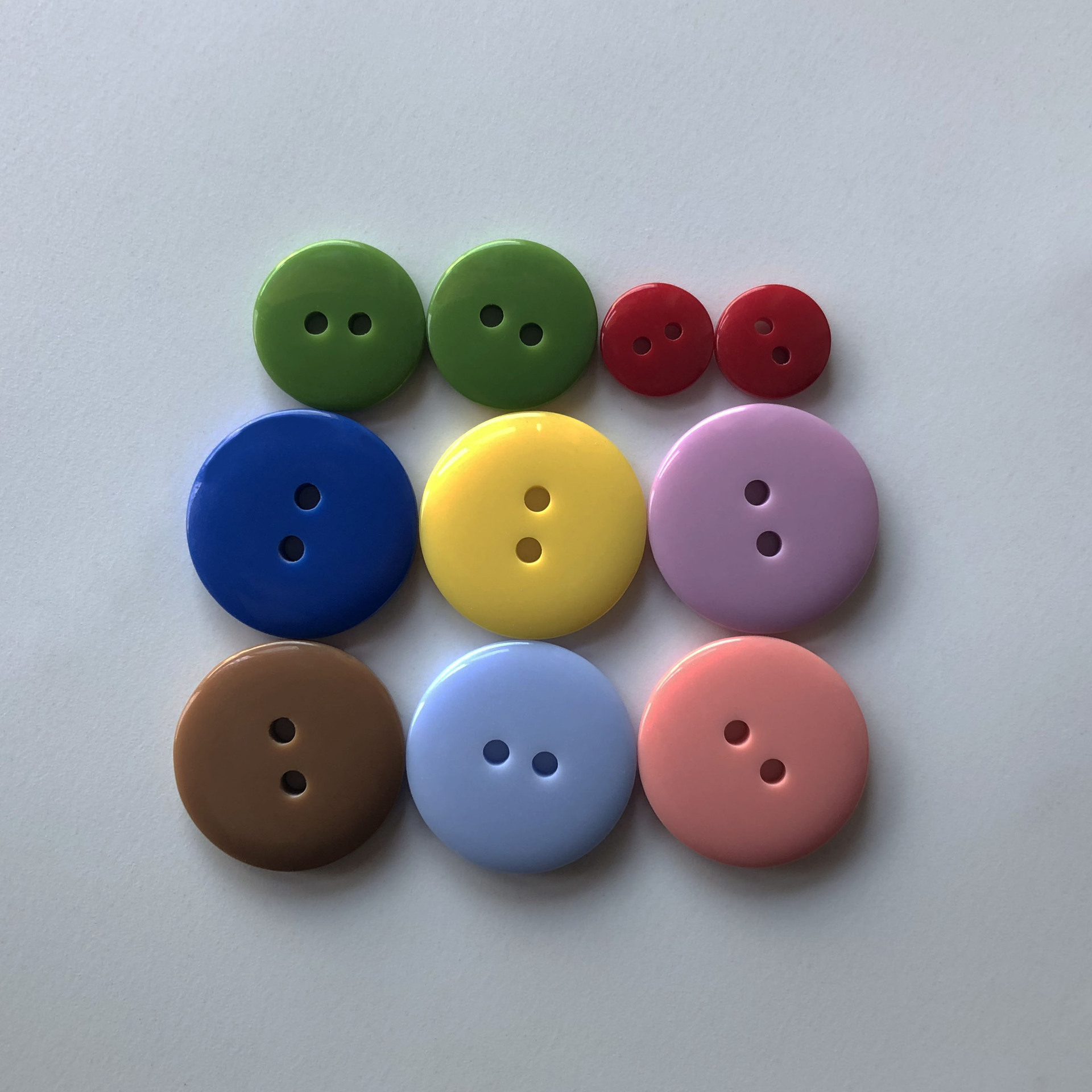 现货供应卡通树脂扣子圆形两眼彩色面包纽扣diy实色钮扣
