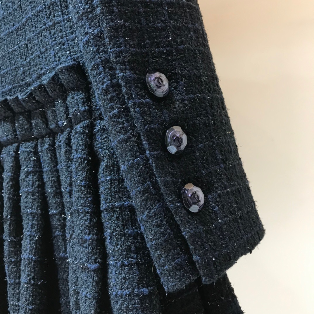 2020年秋季新款蓝黑色亮丝线真丝优雅大方下身压褶甜美西装连衣裙