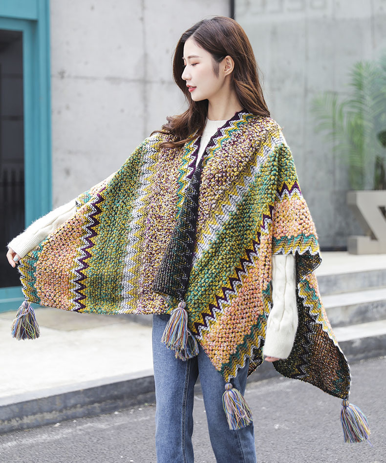 新款民族风斗篷披肩针织秋冬挂球围巾女大披风潮厂家直批一件代发