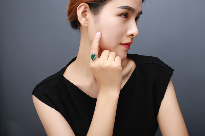 925银孔雀戒指女泰银复古玉髓石榴石食指指环女个性时尚开口