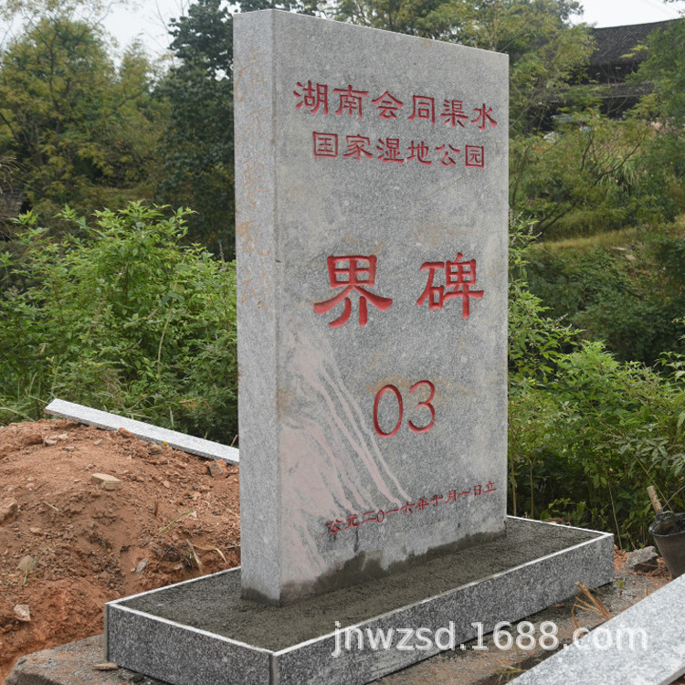国道里程碑厂家 花岗岩公路界碑价格 大理石百米桩刻字图片