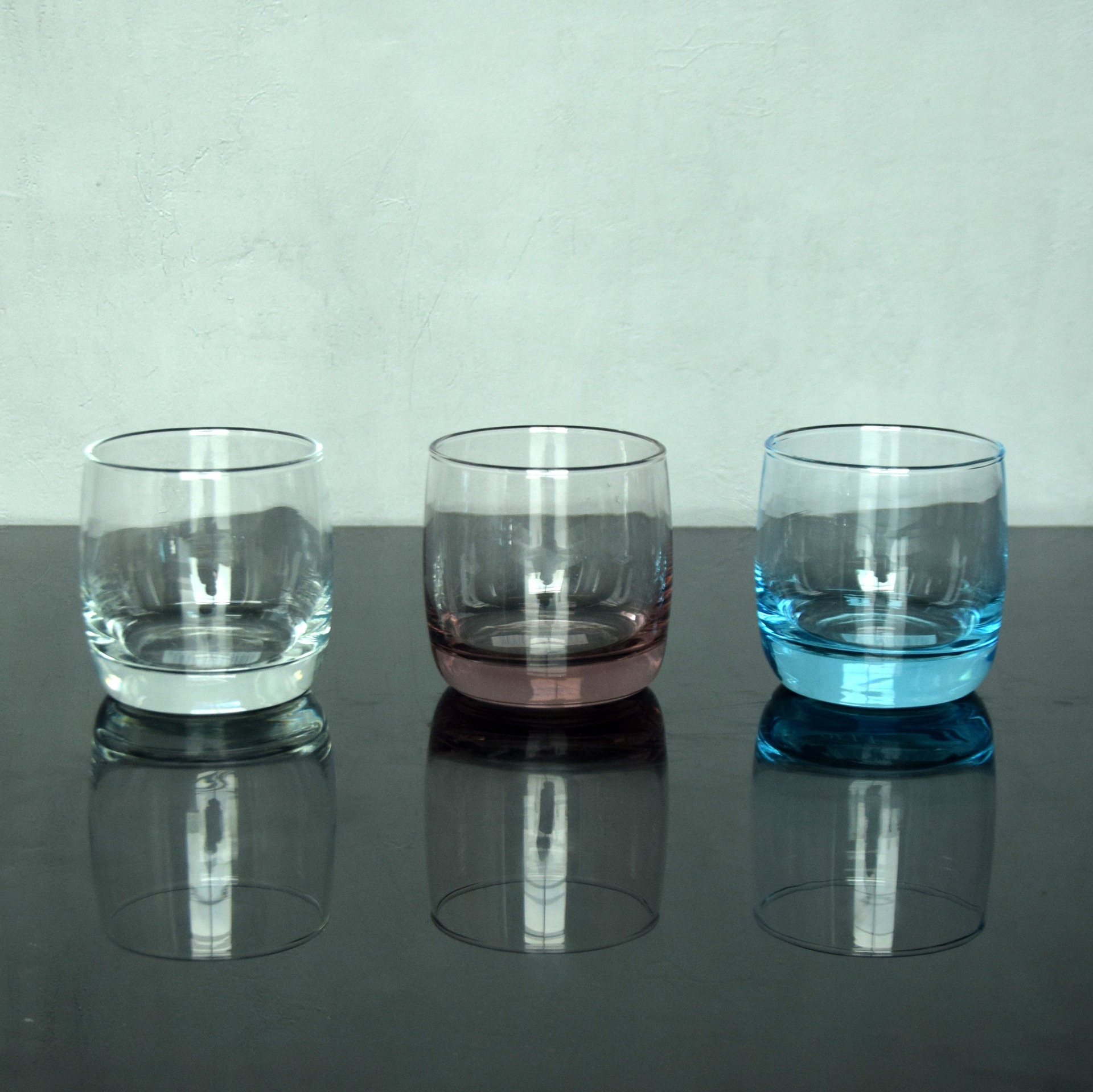 厂家批发吹制家用玻璃杯子高档酒店餐厅茶水杯透亮蓝色小椭圆形杯