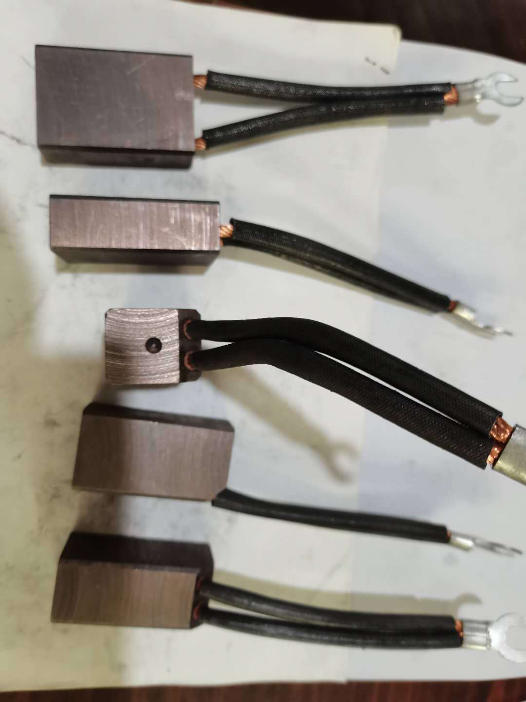 厂家批发铜石墨碳刷电刷电磨机小弹簧碳刷电动工具j164/j204/j201