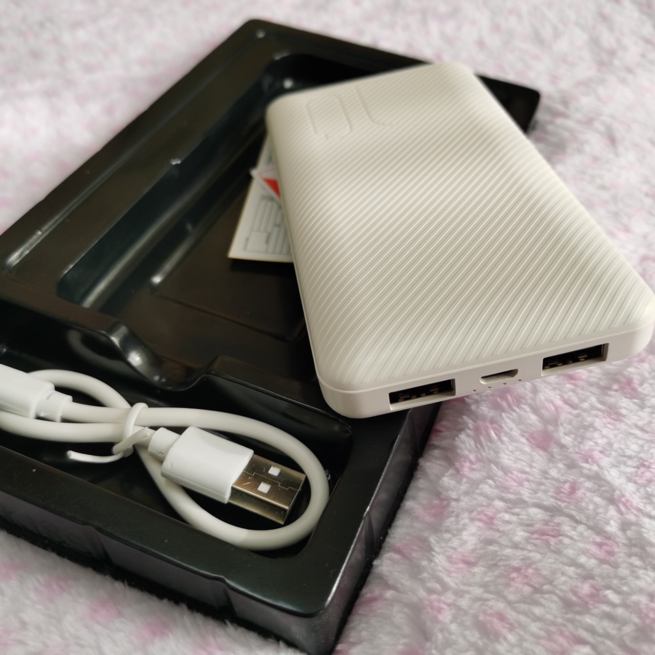 卡镁瑞188 足10000毫安移动电源充电宝 质量好2.1安输出 充电快