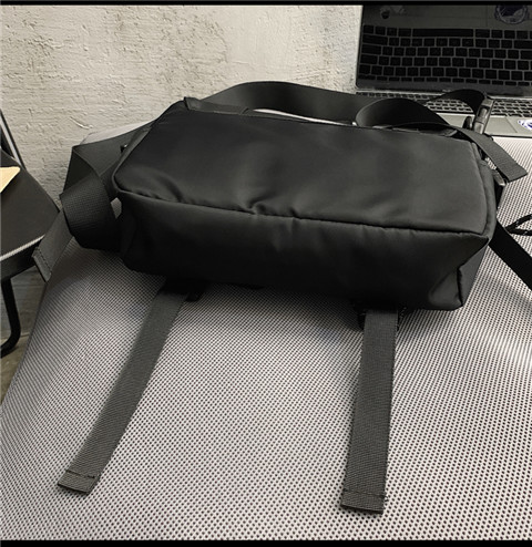 机能工装包斜挎潮牌嘻哈大容量男士单肩包斜挎包可拆卸潮牌邮差包