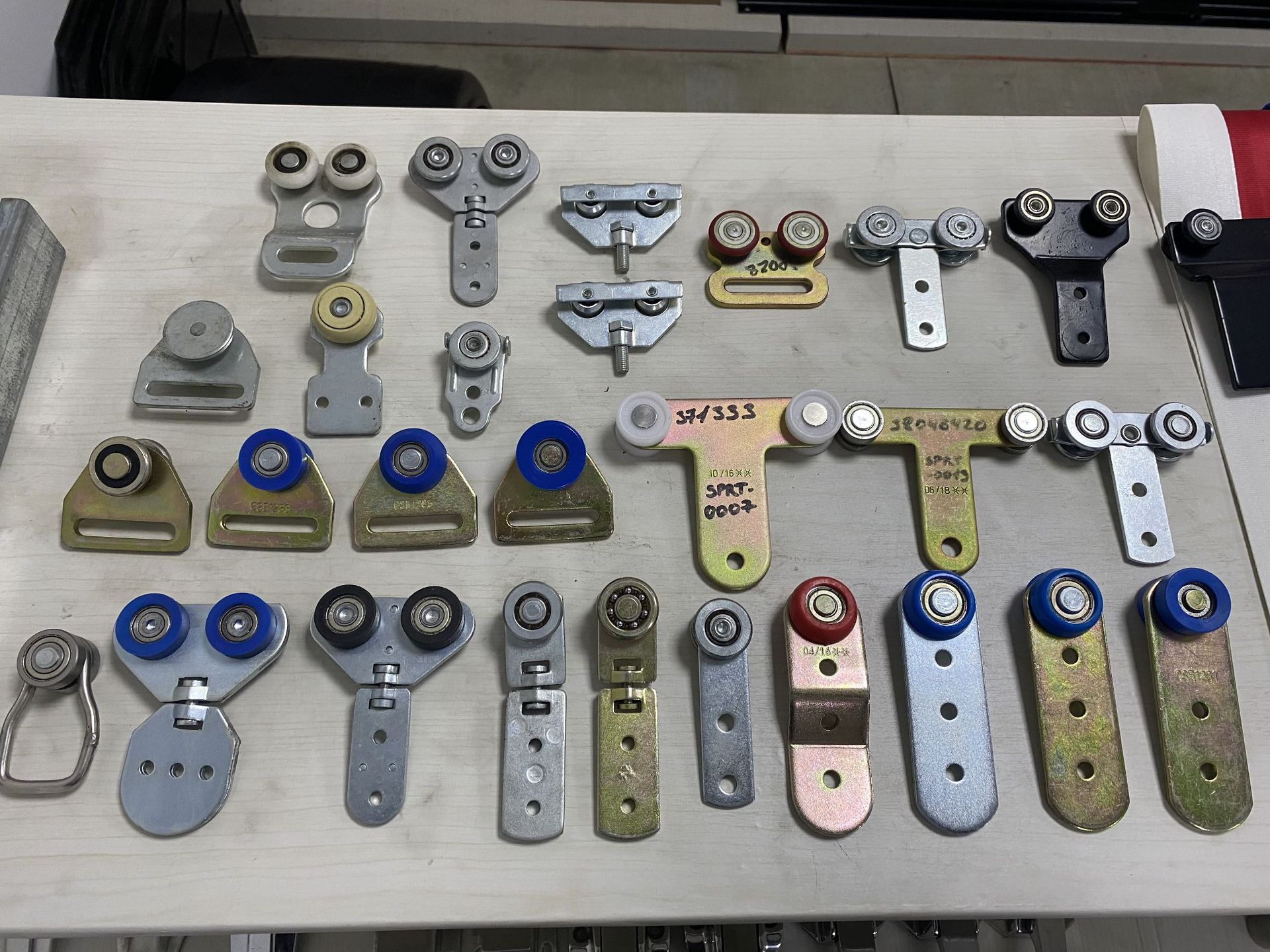 广来厂家软体货车厢侧帘篷布滑轮 软篷车导轮 轨道滑轮 专业吊轮