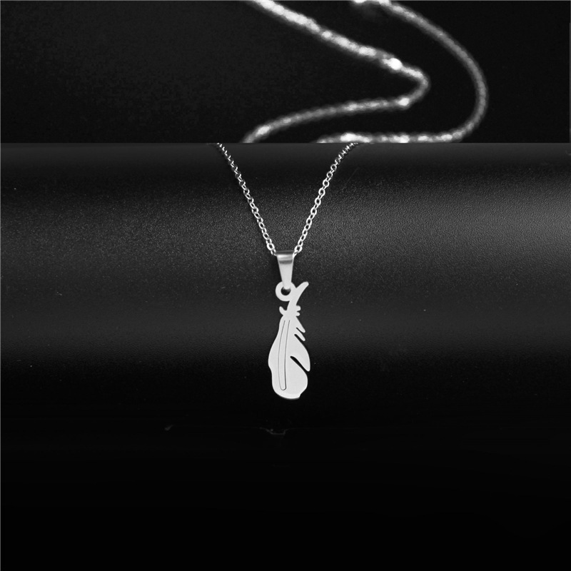 Amazon Hot Fashion Popular Leaf Pendant Women's Long Sweater Chain Stainless Steel Feather Necklace Factory Direct Sales