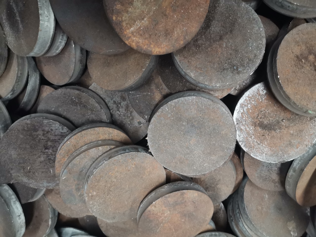 小炉料冲压下脚料q235冲子废钢