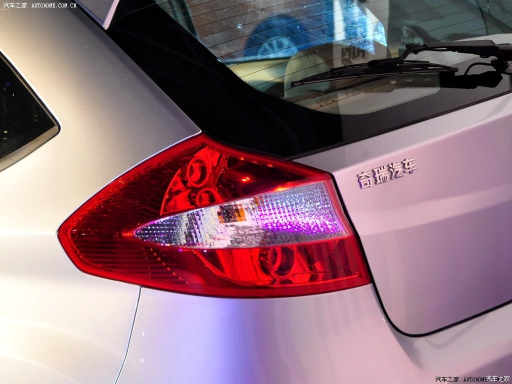 适用于奇瑞风云2 10款两厢/三厢尾灯 风云2 10款两厢后尾灯总成