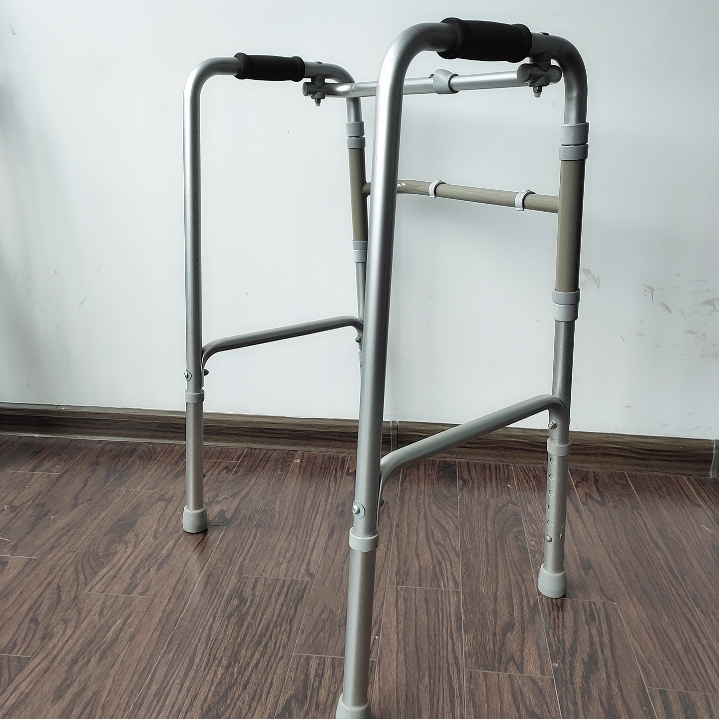 厂家批发滑轮式折叠助行器老年人偏瘫中风患者康复锻炼走路助行器