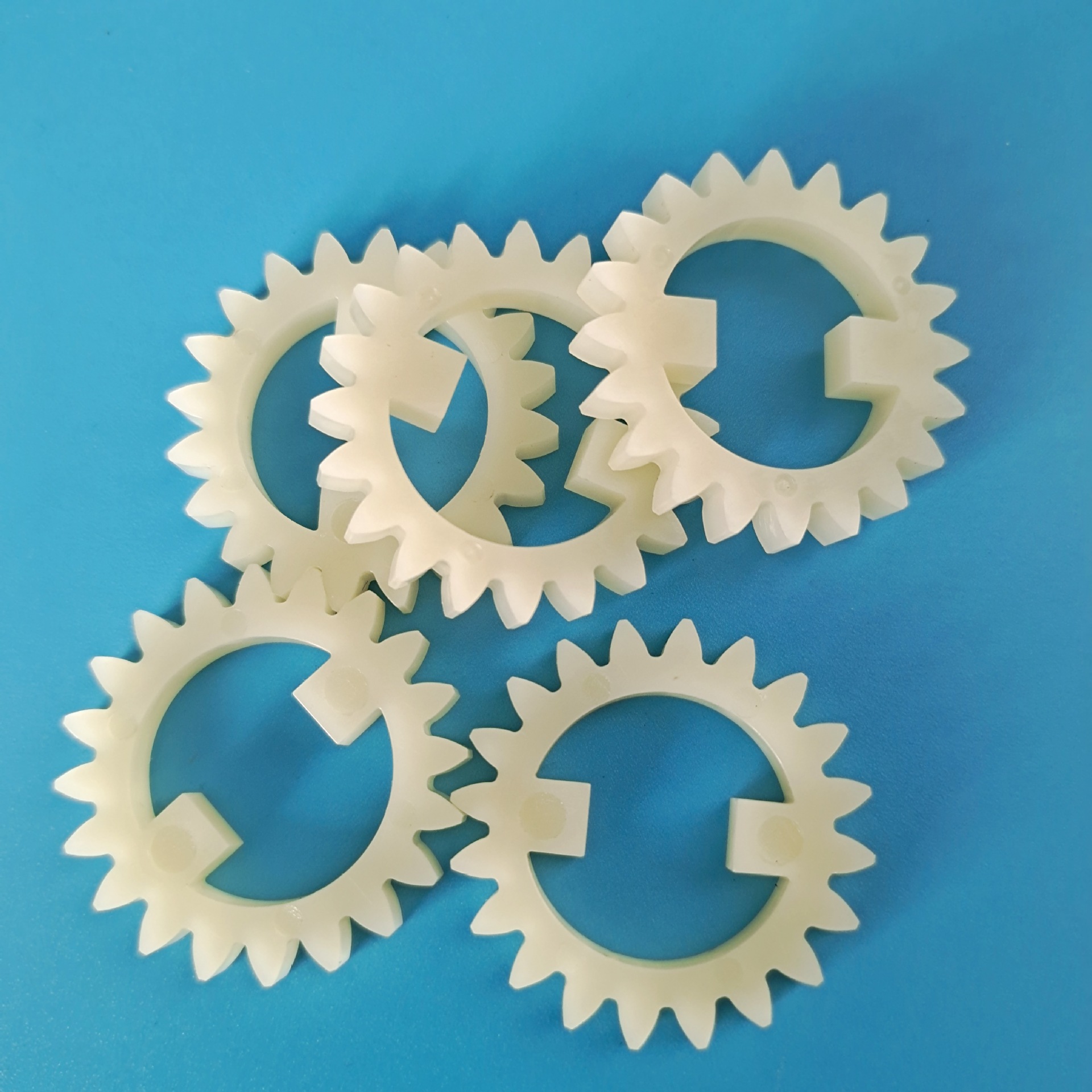 厂家销售扇型齿轮,尼龙齿轮,精密齿轮,减速箱齿轮,齿轮牙箱.