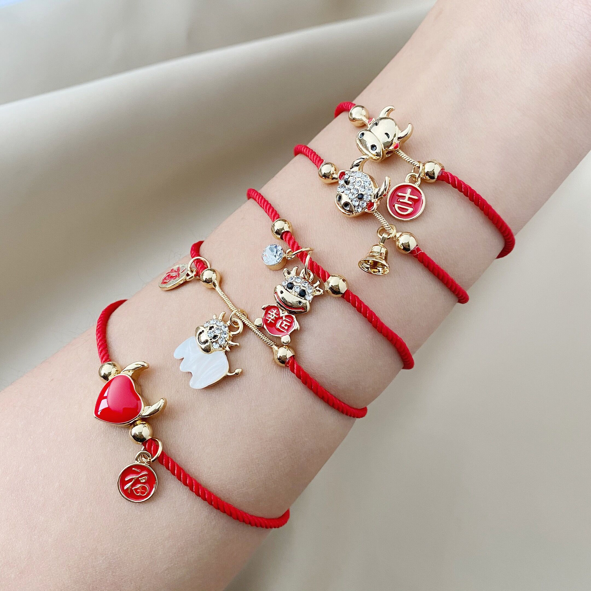 红色本命年系列红绳手链编制喜庆生肖牛幸运绳小众设计情侣款首饰