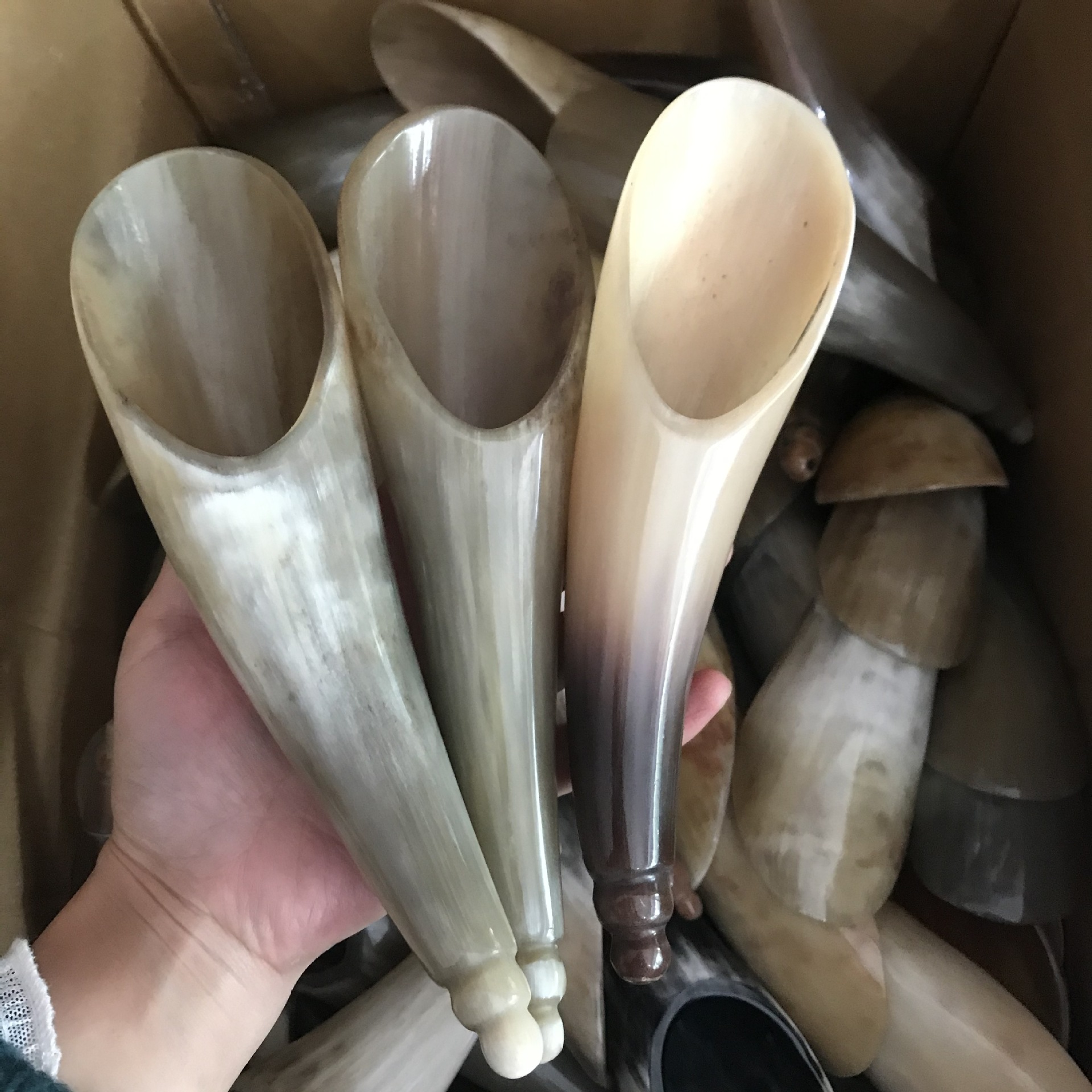 厂家直销精品牛角茶勺刮痧筒 特大号多用途点穴刮痧筒 牛角批发