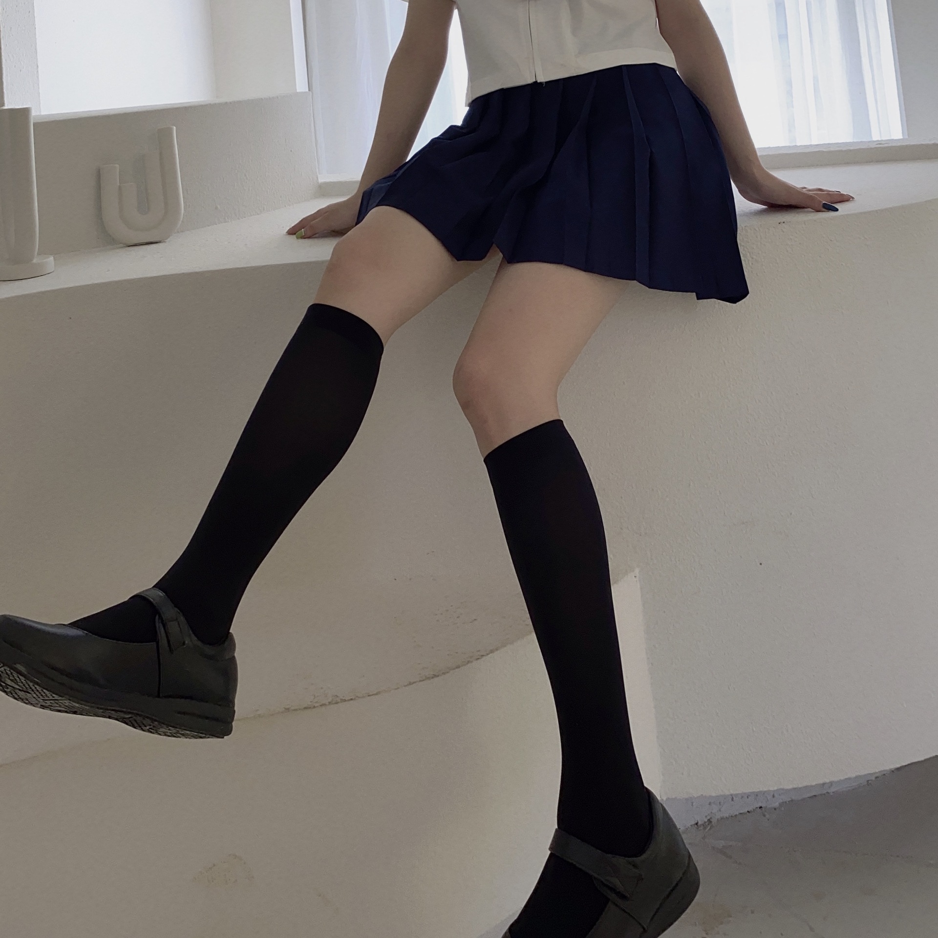 天鹅绒长筒袜jk搭配可长可短ins风小腿袜黑白短袜中筒百搭过膝袜