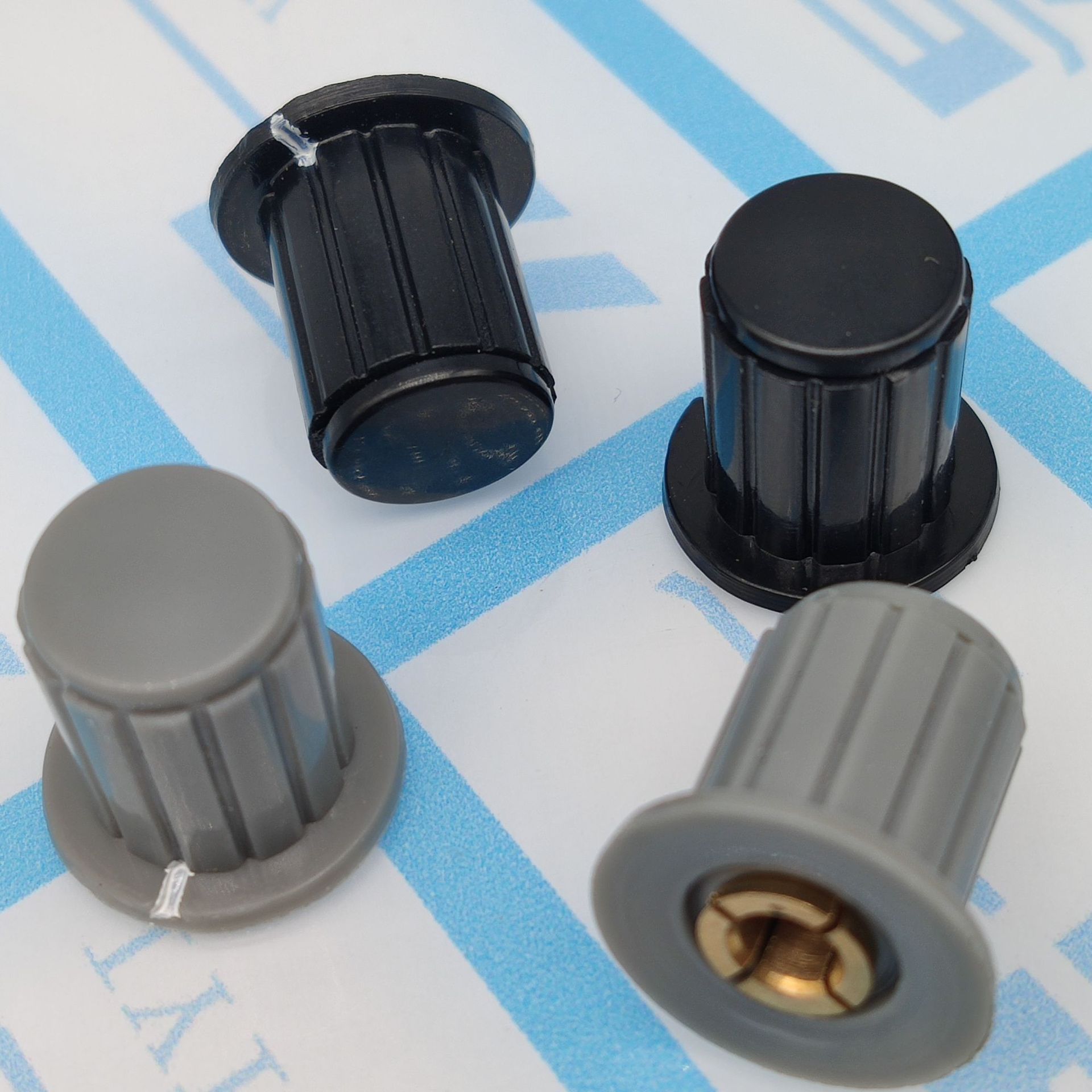 电位器旋钮帽塑料旋钮 电位器旋钮帽子kyp16-16-4j 灰色黑色 铜芯