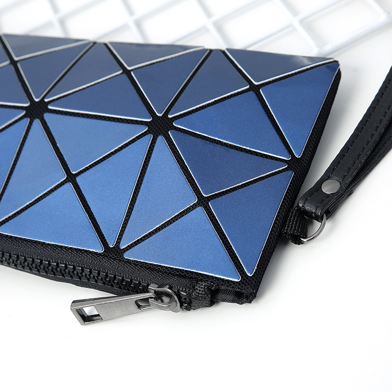 2*4几何折叠菱格化妆手拎包收纳袋男女通用夜光时尚零钱包