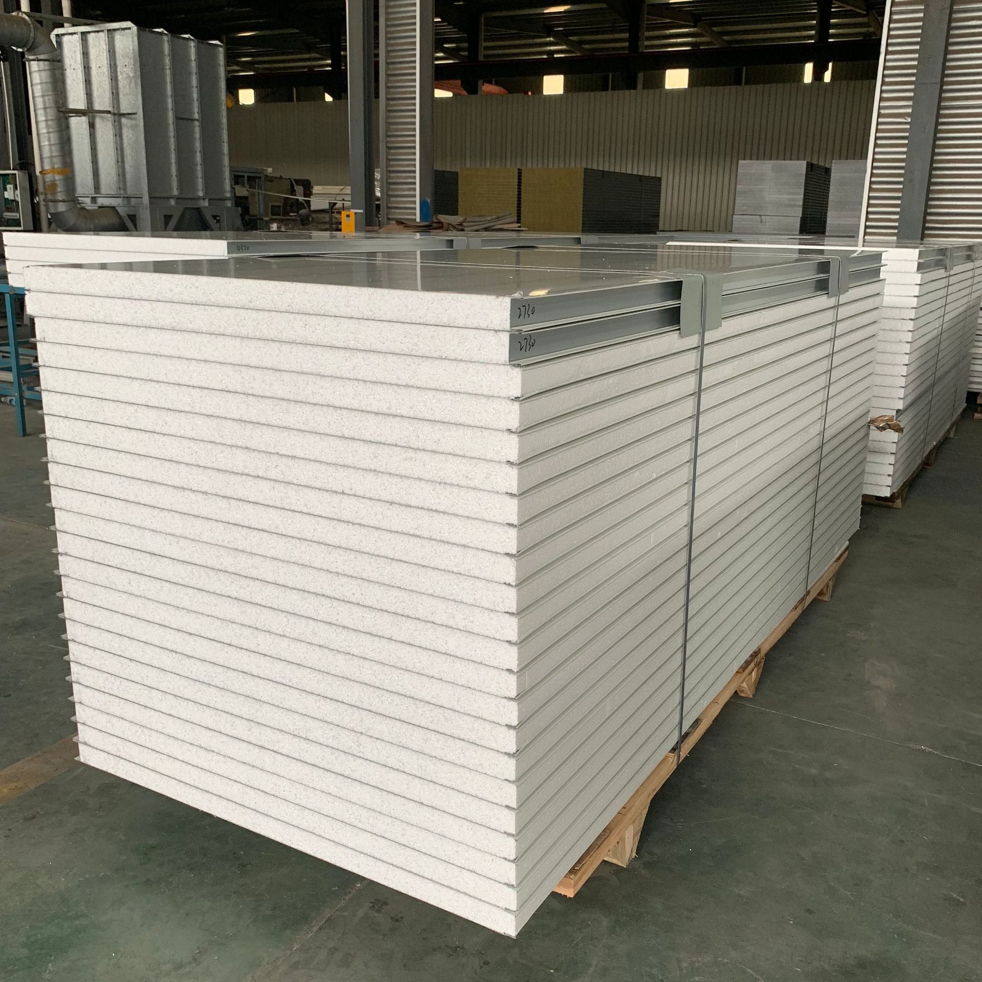 厂家定制泡沫夹芯板 a级外墙保温防火板 冷库板复合板保温材料