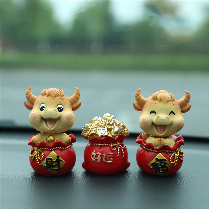 汽车摆件内饰品可爱卡通牛宝宝摇头小牛树脂摆件牛气冲天新年摆件