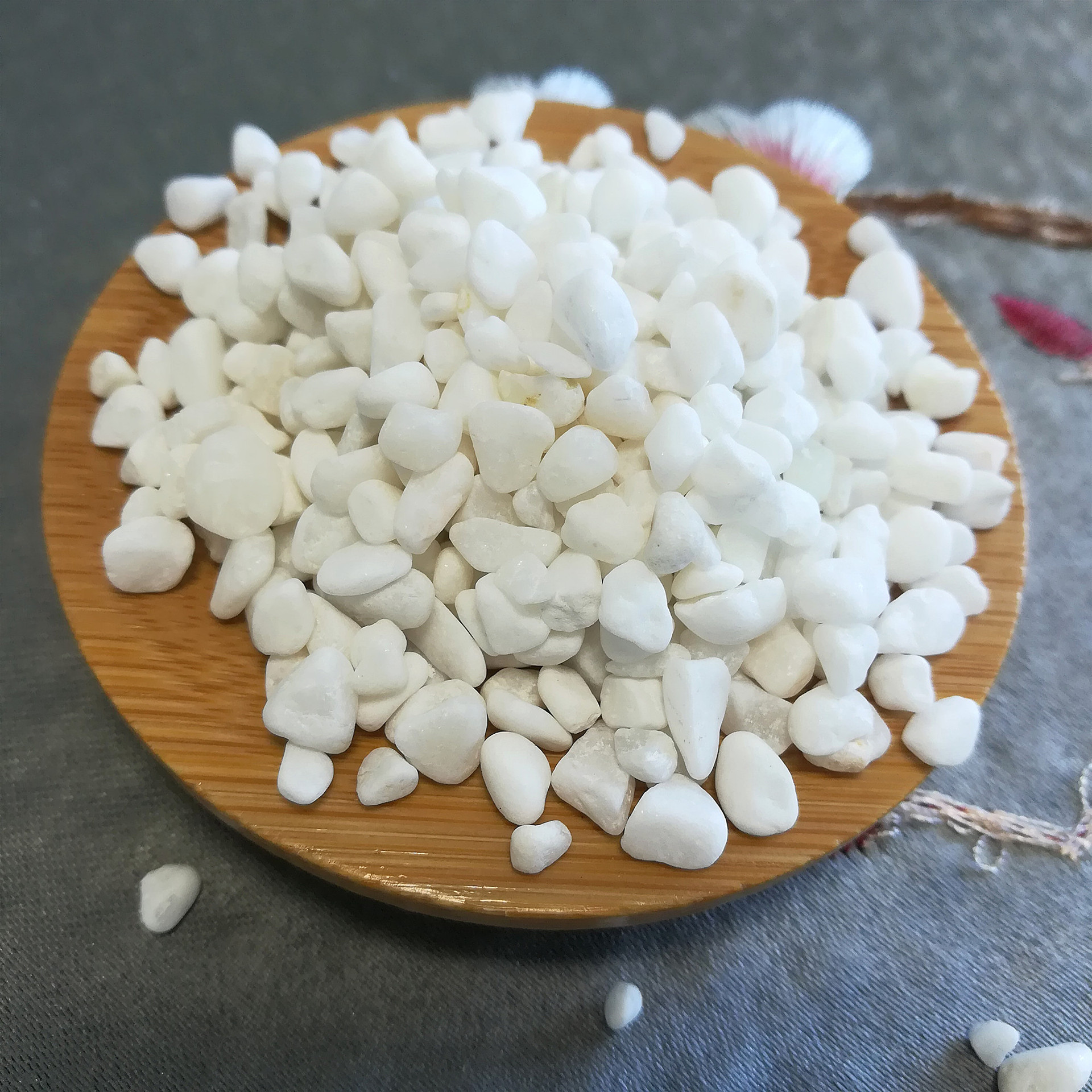 机制白石子庭院铺路造景用白色鹅卵石园林装饰雨花石白色打磨石