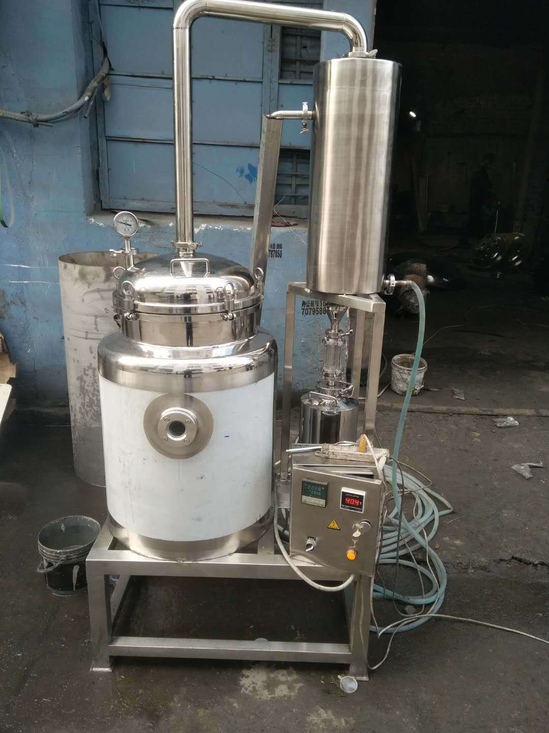 厂家供应小型提取浓缩设备多功能精油蒸馏提取罐热回流提取浓缩机