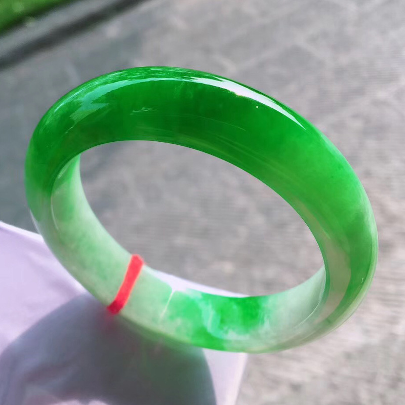 缅甸老坑冰种帝王绿玉镯子正圈辣色阳绿翡翠手镯女款