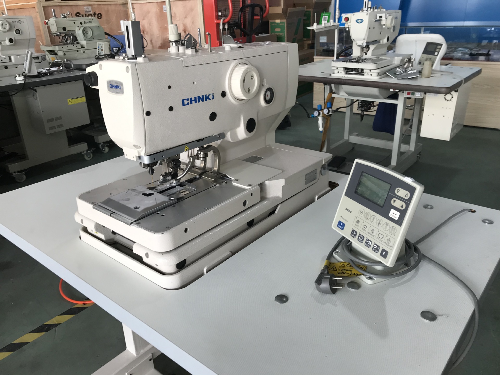 电脑圆头锁眼机 凤眼机 二手电脑圆头锁眼机 服装机器设备